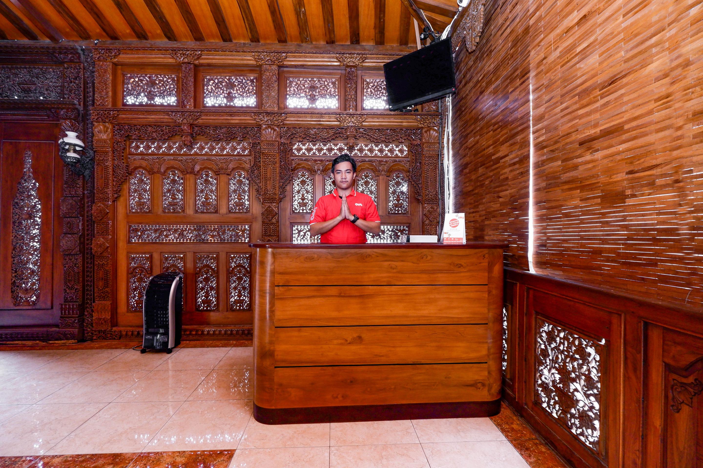 Oyo 2327 Pagsis Village Klaten Ngoại thất bức ảnh