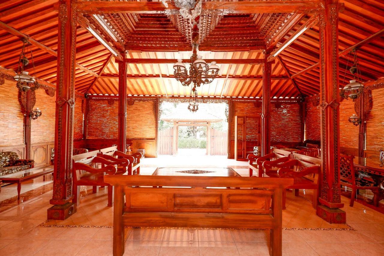 Oyo 2327 Pagsis Village Klaten Ngoại thất bức ảnh