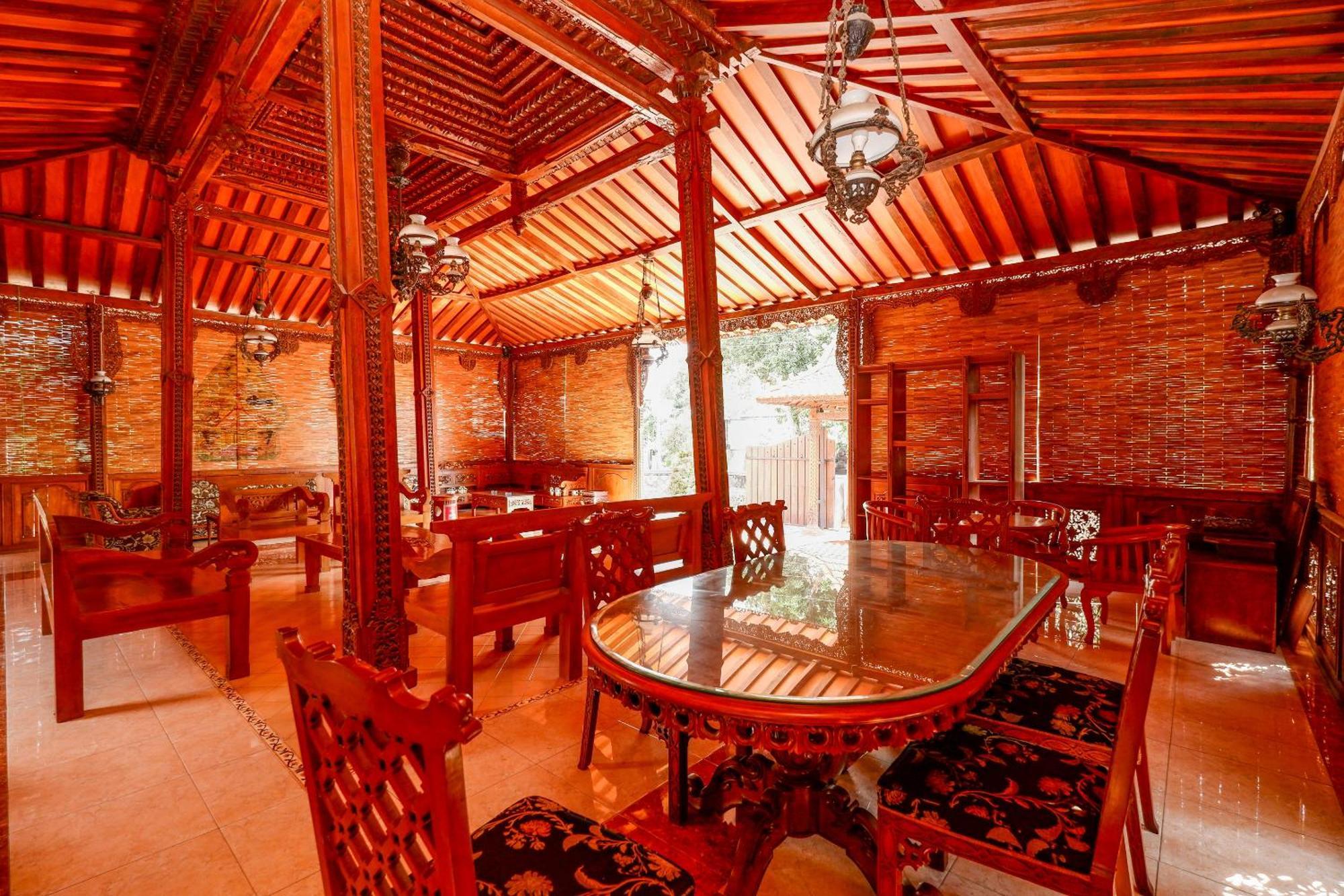 Oyo 2327 Pagsis Village Klaten Ngoại thất bức ảnh