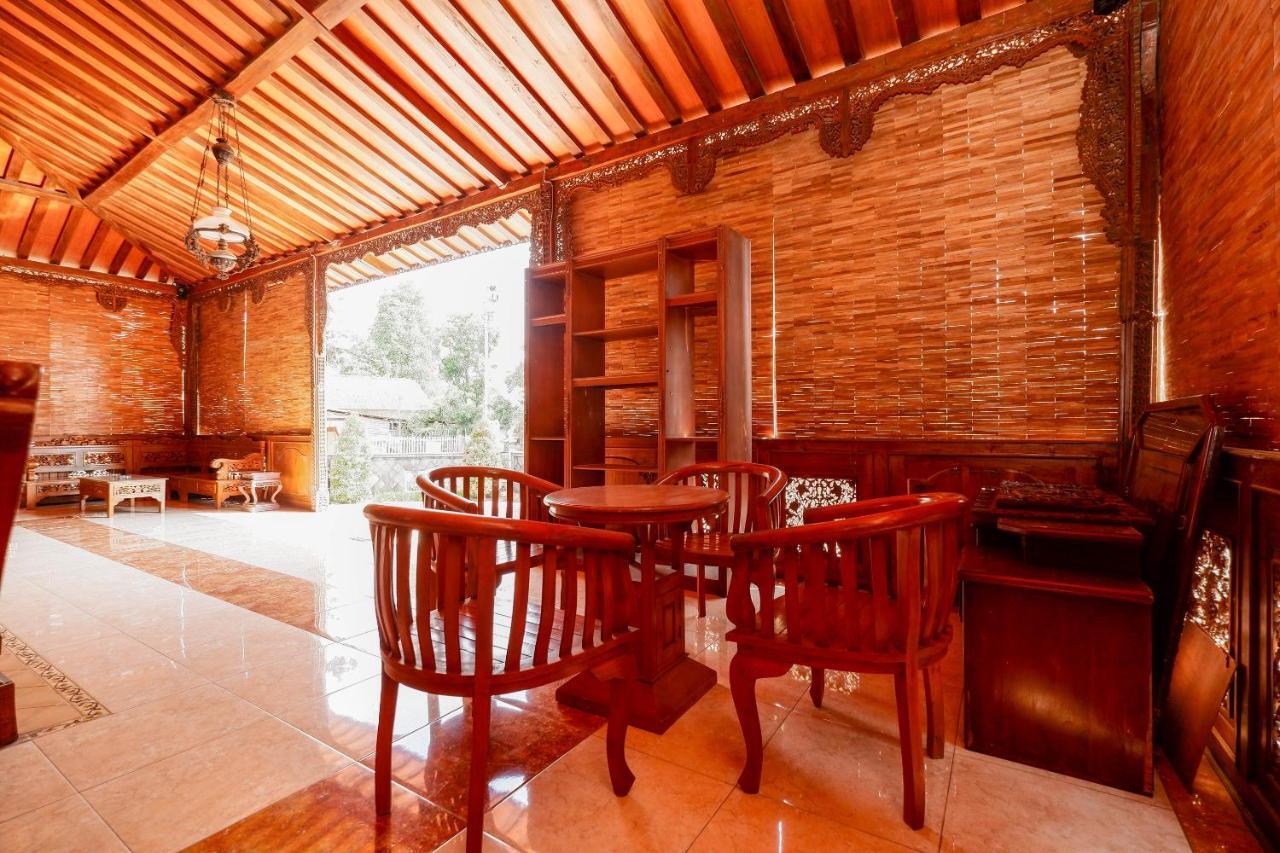 Oyo 2327 Pagsis Village Klaten Ngoại thất bức ảnh